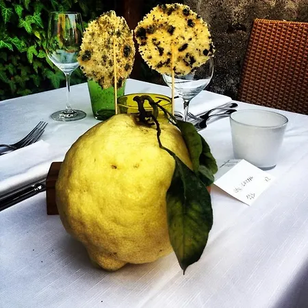 Antico Brolo Bed & Breakfast 4*