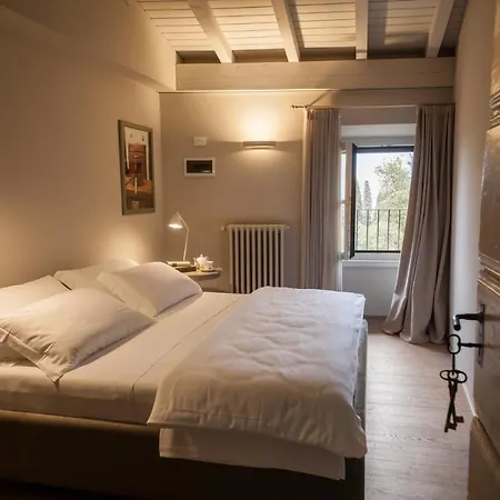 Antico Brolo Bed and Breakfast 4*